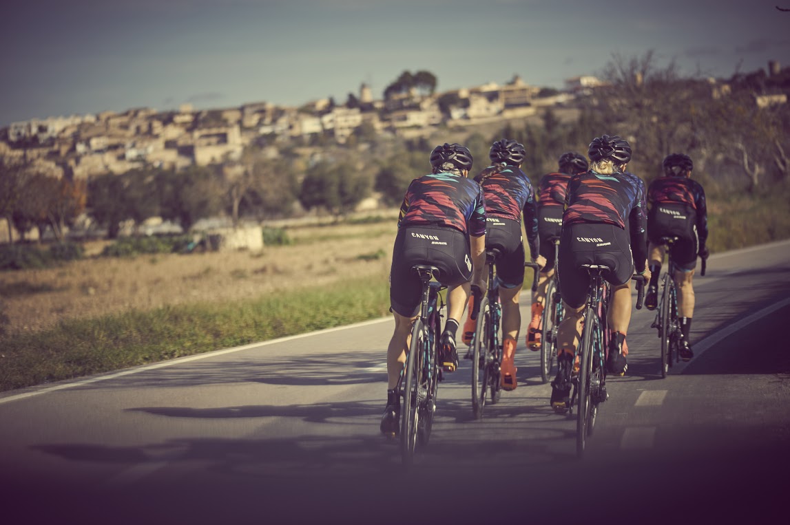 canyon-sram-team-joins-wahoo-fitness-kickr-snap-trainer