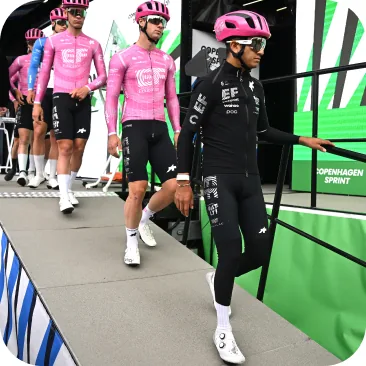 Cyclists walking comfortably off the bike using the rubberized walkable cleats